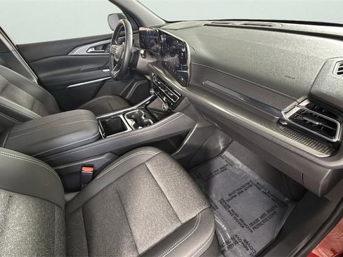 Used 2024 Chevrolet Traverse LT image 34