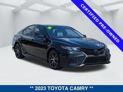 Used 2023 Toyota Camry SE image 2