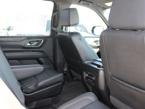 Used 2021 Chevrolet Suburban LT AWD/4WD image 6