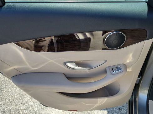 Certified 2022 Mercedes-Benz GLC 300 image 11
