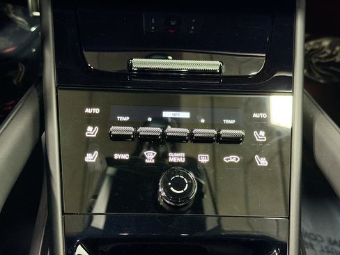 Certified 2024 Porsche Cayenne Turbo GT AWD/4WD image 33
