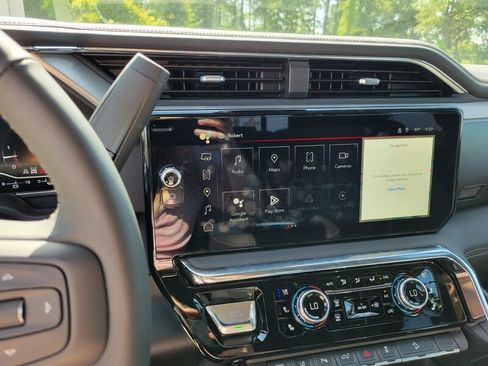 New 2025 GMC Sierra 3500 Denali w/ Denali Reserve Package image 18