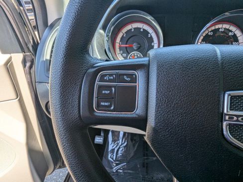 Used 2018 Dodge Grand Caravan SE w/ UConnect Hands-Free Group FWD image 13