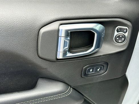 Used 2022 Jeep Wrangler Unlimited Sahara image 19