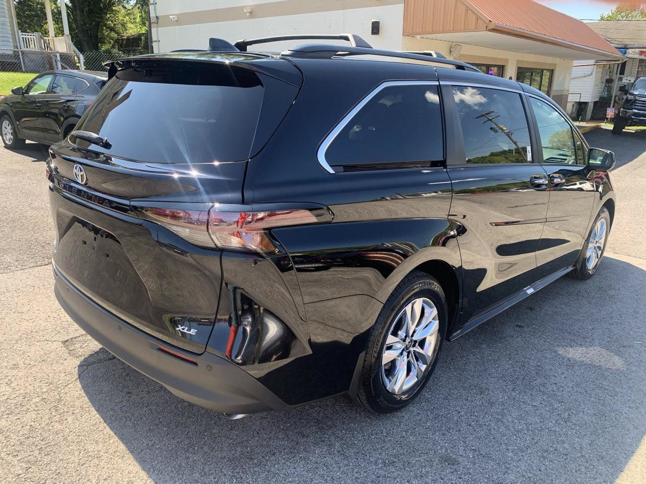 Used 2026 Toyota Sienna XLE AWD/4WD image 5
