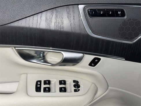 Used 2020 Volvo XC90 T6 Momentum w/ Protection Package Premier image 21