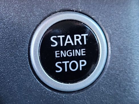 Used 2023 Nissan Rogue SV image 19