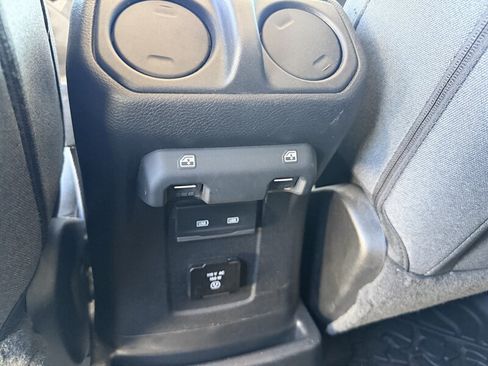 Used 2025 Jeep Wrangler Unlimited Sahara AWD/4WD image 29