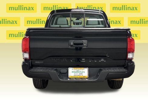 Used 2018 Toyota Tacoma SR w/ SR Convenience Package image 18