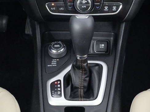 Used 2017 Jeep Cherokee Limited w/ Trailer Tow Group AWD/4WD image 27
