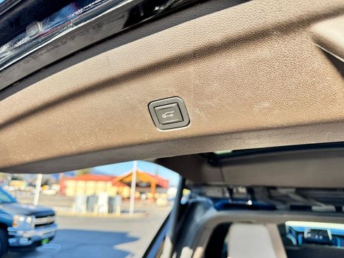 Used 2022 Chevrolet Tahoe Z71 w/ Luxury Package image 18