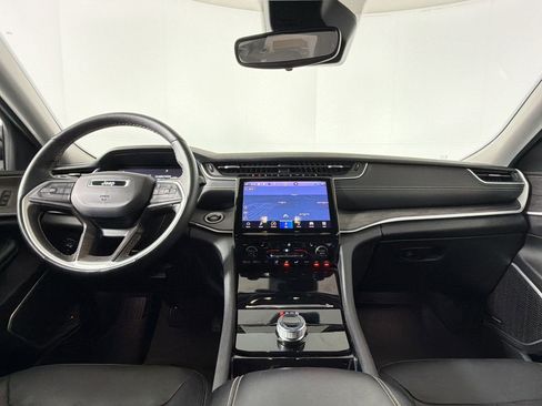 Used 2022 Jeep Grand Cherokee Limited image 14