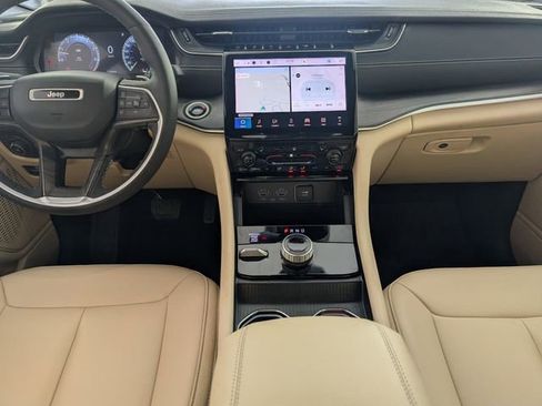 Used 2024 Jeep Grand Cherokee Limited image 25