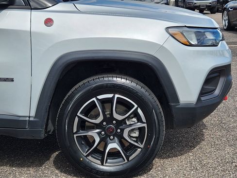 Used 2025 Jeep Compass Trailhawk AWD/4WD image 29