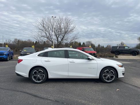 Used 2024 Chevrolet Malibu LT image 3