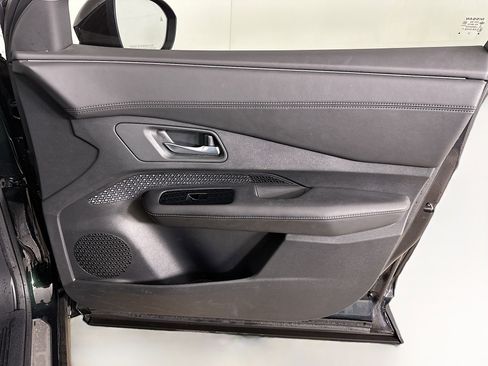 Used 2024 Nissan Ariya FWD image 33