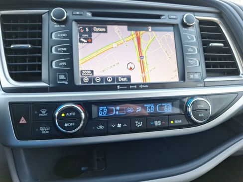 Used 2018 Toyota Highlander Limited image 29