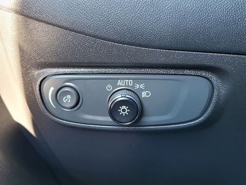 Used 2023 Chevrolet Equinox RS w/ RS Leather Package image 32