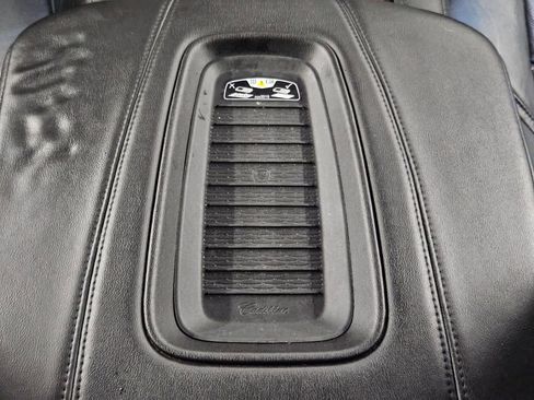 Used 2018 Cadillac Escalade Premium Luxury image 29