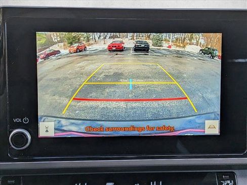 Used 2025 Toyota Camry SE image 13