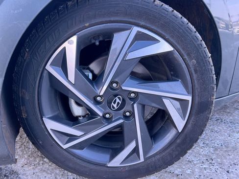 Used 2024 Hyundai Elantra Limited image 10