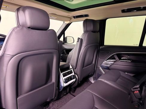 New 2025 Land Rover Range Rover SE image 30