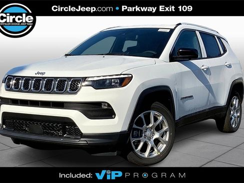 New 2023 Jeep Compass Latitude w/ Sun and Sound Group image 1