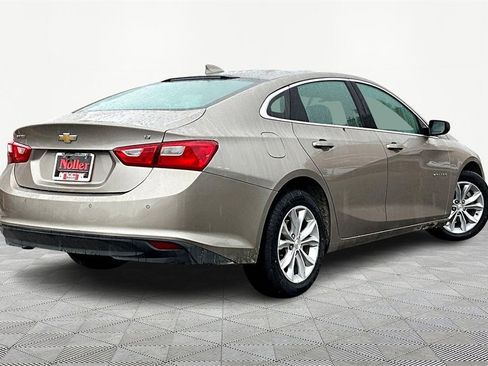 Used 2025 Chevrolet Malibu LT image 2