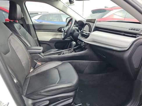 Used 2022 Jeep Compass Limited image 11