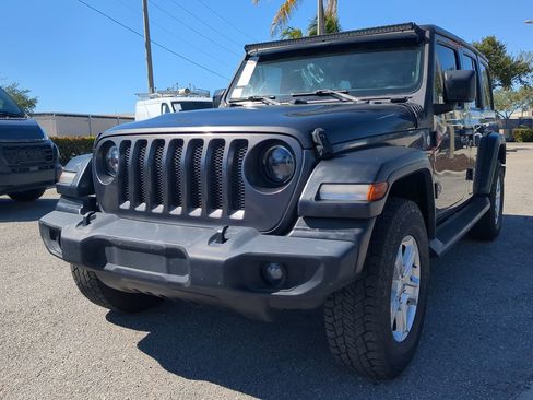 Used 2018 Jeep Wrangler Unlimited Sport S image 9