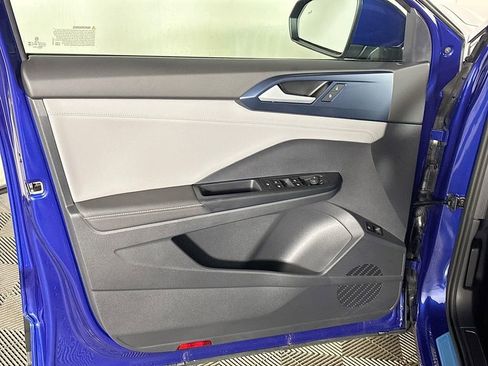 Certified 2024 Volkswagen Taos SE w/ Panoramic Sunroof Package image 10