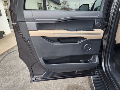 Used 2023 Ford Expedition Max Limited image 11
