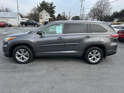 Used 2015 Toyota Highlander XLE image 2