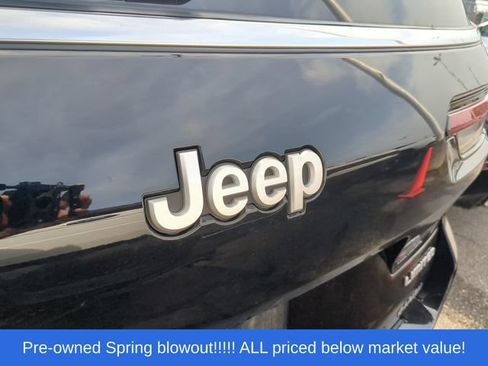 Used 2024 Jeep Grand Cherokee L Limited AWD/4WD image 11