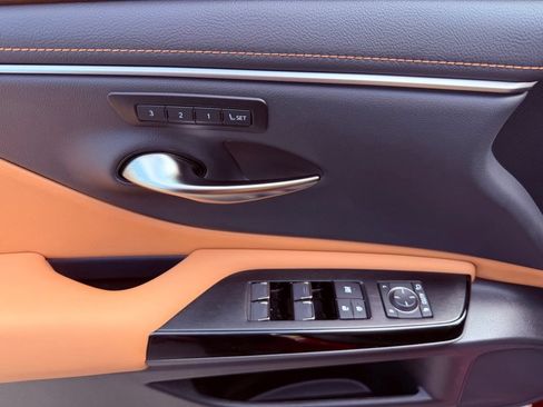 Certified 2025 Lexus ES 350 w/ Premium Package FWD image 17