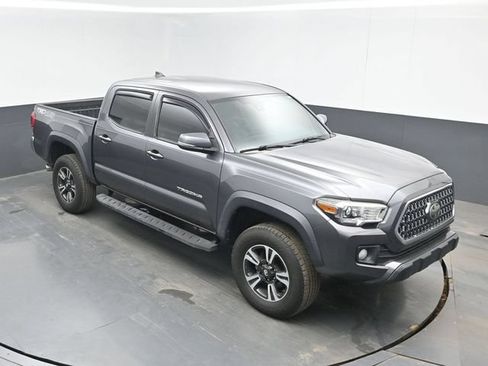 Used 2019 Toyota Tacoma TRD Off-Road AWD/4WD image 13