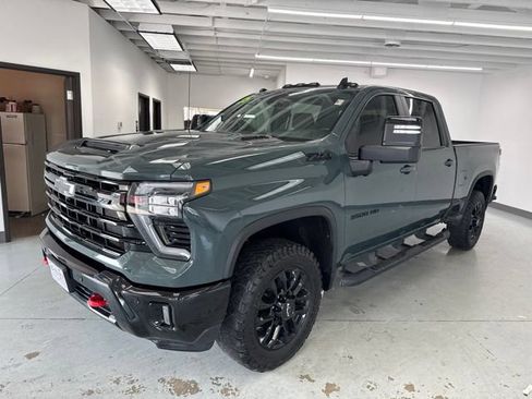 Used 2025 Chevrolet Silverado 3500 LT w/ Trail Boss Package AWD/4WD image 6