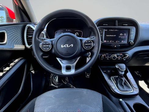 Used 2023 Kia Soul LX w/ LX Technology Package FWD image 8