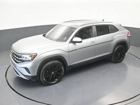 Used 2022 Volkswagen Atlas Cross Sport SE FWD image 49