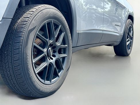 Used 2014 Jeep Cherokee Limited w/ Technology Group AWD/4WD image 15