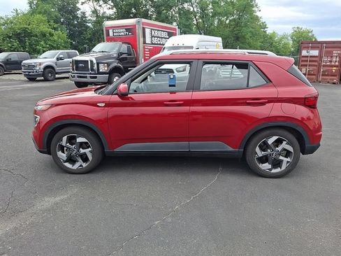 Used 2023 Hyundai Venue Limited FWD image 7