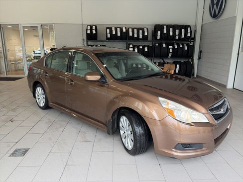 Used 2011 Subaru Legacy 2.5i Limited AWD/4WD image 3