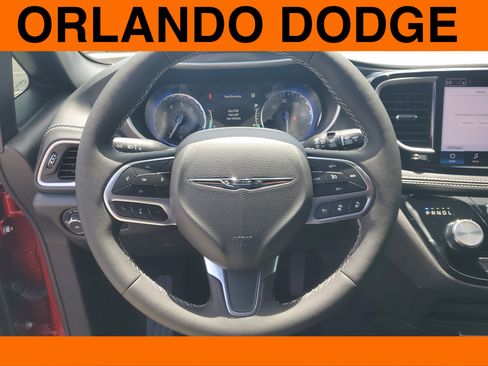 New 2026 Chrysler Pacifica Select image 13