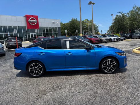Certified 2025 Nissan Sentra SR FWD image 8