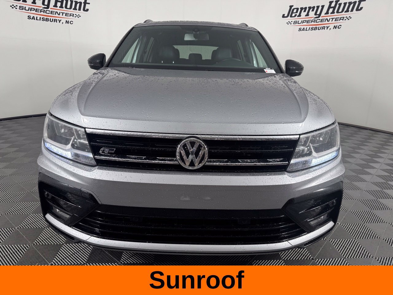 Used 2021 Volkswagen Tiguan SE R-Line FWD image 4