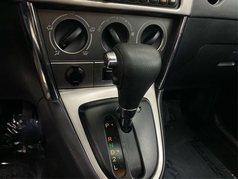 Used 2007 Pontiac Vibe w/ Security Package FWD image 32