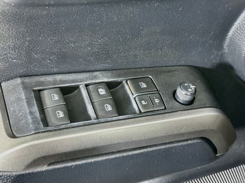 Used 2019 Toyota Tacoma SR5 AWD/4WD image 15