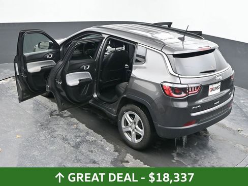 Used 2024 Jeep Compass Latitude image 65