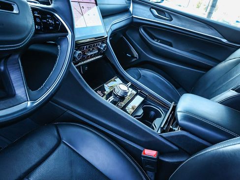 Used 2022 Jeep Grand Cherokee Overland image 28