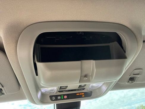 Used 2018 Chevrolet Equinox Premier AWD/4WD image 30